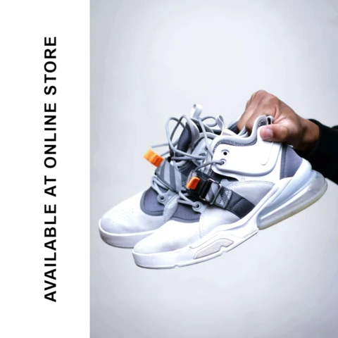 Modello di progettazione post Instagram per vendita di scarpe da ginnastica online