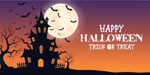 Notte di Halloween spettrale alberi contorti, finestre luminose e design del template di copertura di Facebook con recinzione inquietante