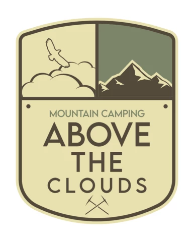 Modèle de badge de camping en montagne